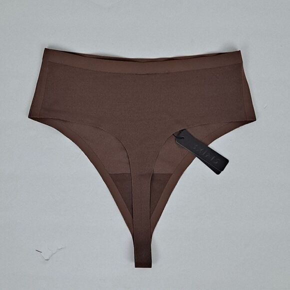 Skims ladies thong NWT - Picture 2 of 5